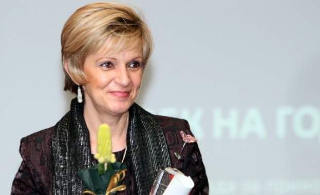 Почетоха паметта на Теодора Захариева със 101 свещи във формата на сърце