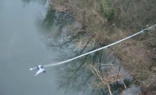 Скок с бънджи от височина 260 метра е една от