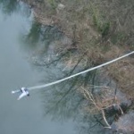 260-метров скок с бънджи привлича туристи в Китай 