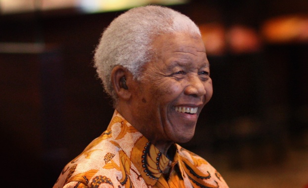 Мандела продължава да се бори 