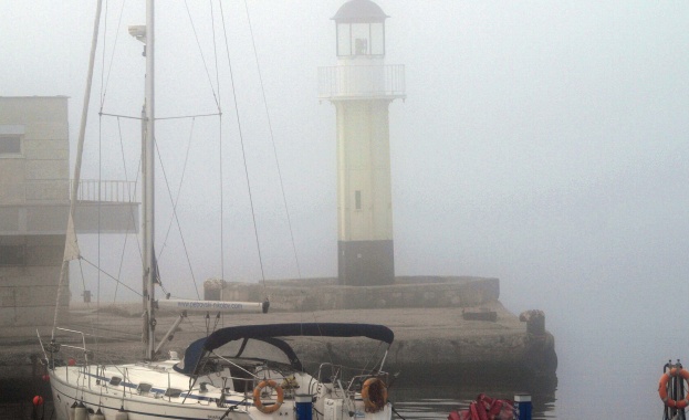 Гъста мъгла затвори пристанище Варна