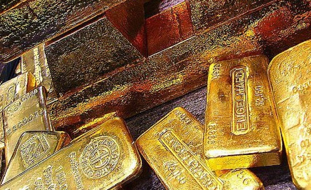 Извадиха 12 плочки злато от стомаха на индиец  