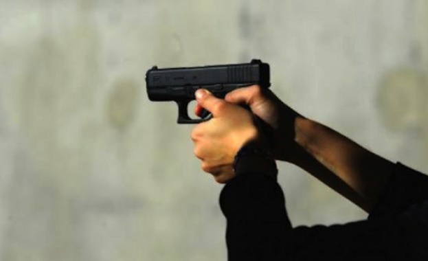 Пиян клиент опита да плати сметката си с пистолет