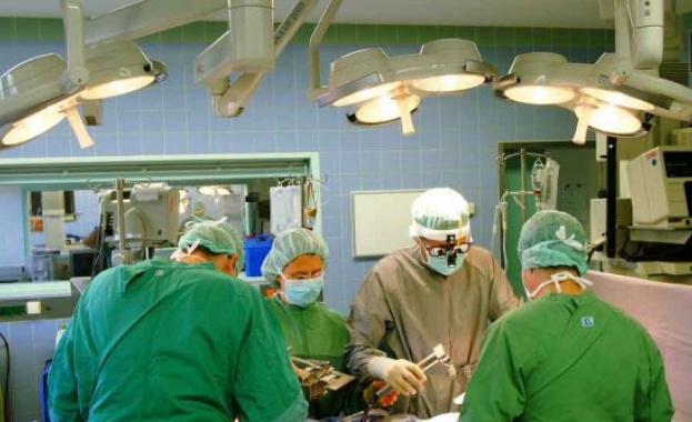 Мъж с пълна слепота прогледна след операция в столична болница