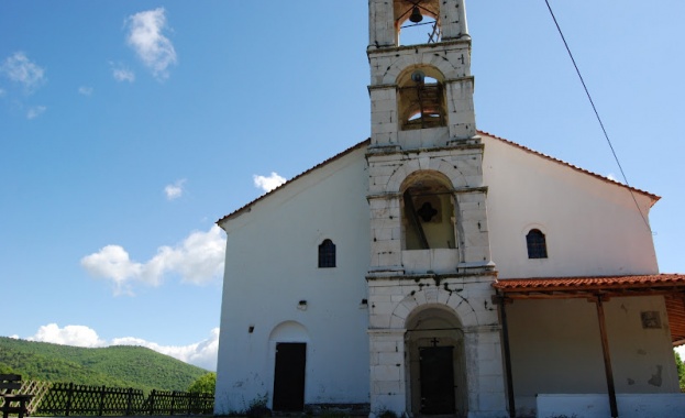 Гърци грабят български светини в някогашното село Планиница, Кукушко