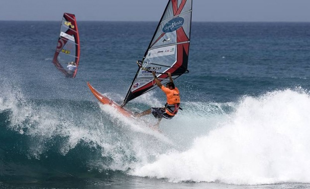 Сред най предпочитаните са управление на джет парасайлинг и преживяване върху