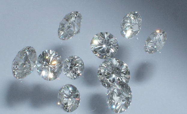 Продадоха диамантени гривни на Мария-Антоанета за 8 млн. долара