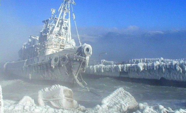 Русия скована от полярни студове 