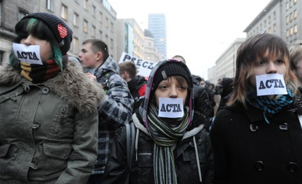 Протестиращи в цялата страна: "Спрете АСТА"