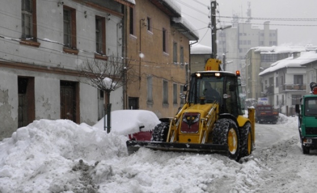Задържаха крадеца на снегорин в Търговище  
