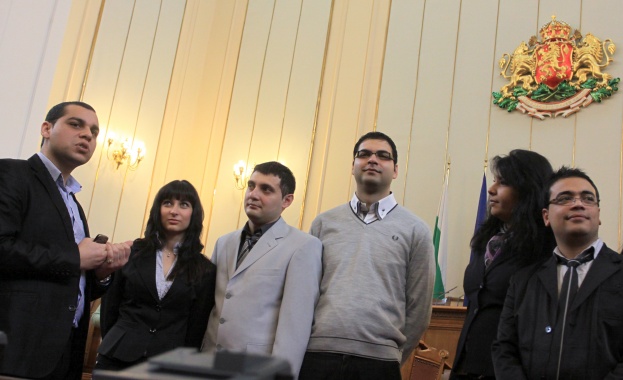 Стажантите да работят на трудов договор, предвиждат промени в КТ