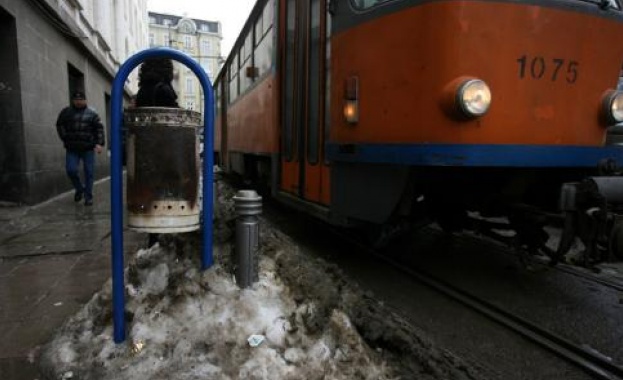 Трамвай 18 е с променен маршрут заради паднало дърво