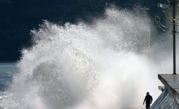 Жълт код за силно вълнение на морето е в сила