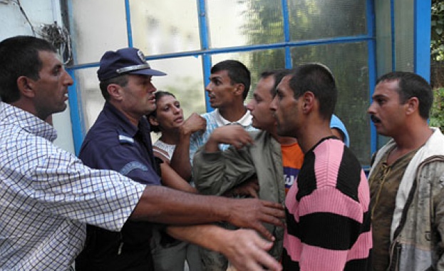 Хоро по време на социална изолация Въпреки наложените мерки за