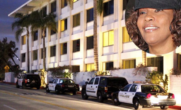 Уитни Хюстън се е удавила във ваната?  