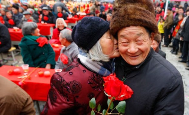 Китай: Най-старата семейна двойка в света има зад гърба си 90-годишен брак
