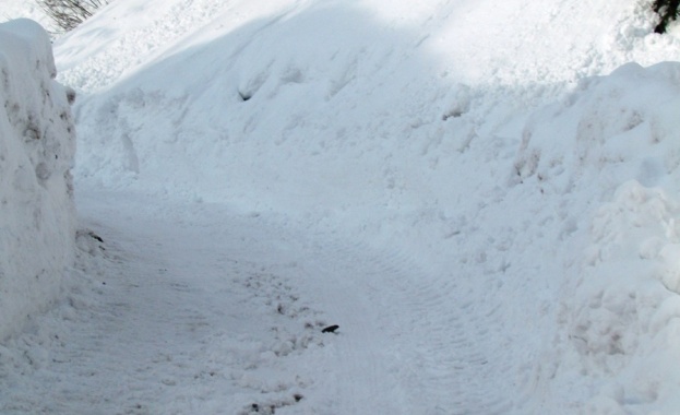 Микробус със седем пътника се преобърна близо до Павел баня