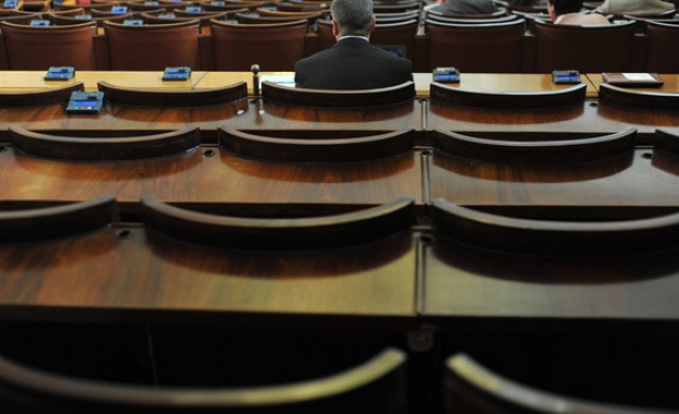 БСП напусна пленарна зала заради несъгласие с дневния ред на парламента