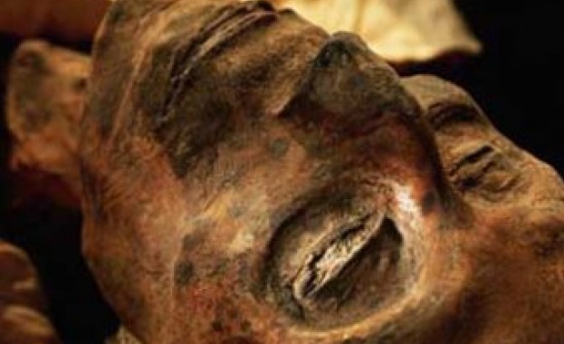 Земетресение извади мумия на 7000 години
