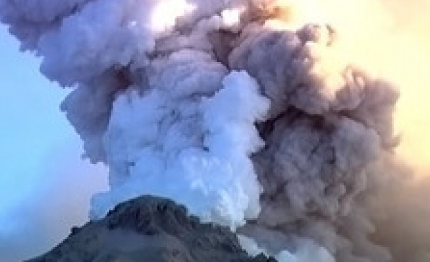 Два вулкана изригнаха в Перу