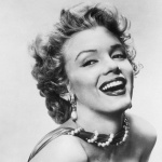 Ако не можеш да накараш едно момиче да се усмихне...