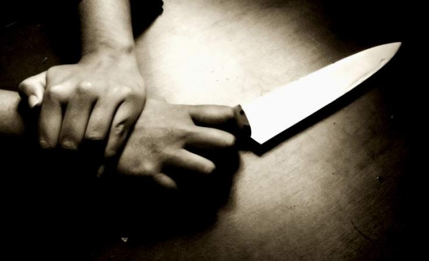 След семеен скандал: Жена намушка с нож мъжа си