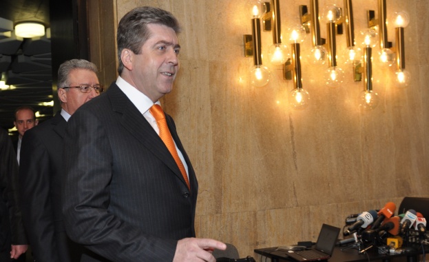 Първанов ще участва в дискусия за бежанците