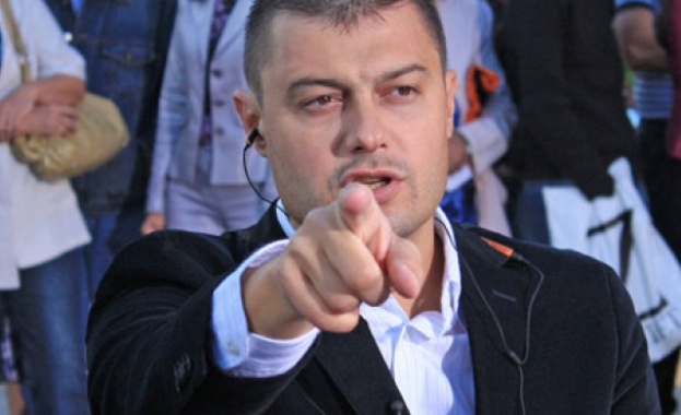 И сега ли ще се правим, че не забелязваме?