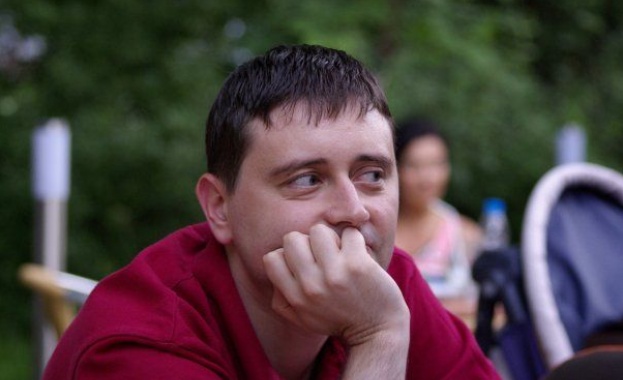 Политиците ни се състезават кой пръв ще стигне дъното