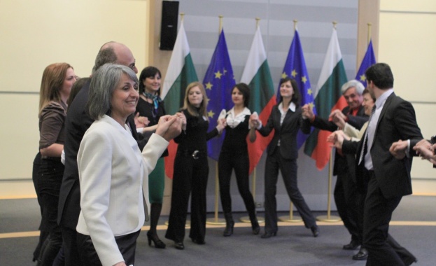 Българско хоро разлюля Европейския парламент