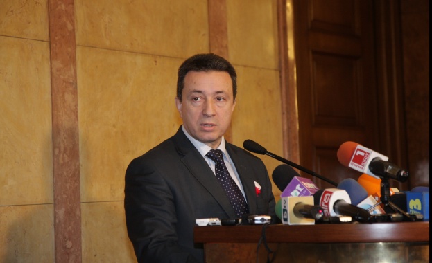 Янаки Стоилов: Промени в ИК дни преди изборите е израз на управленска немощ или опит да не се обсъждат важните теми