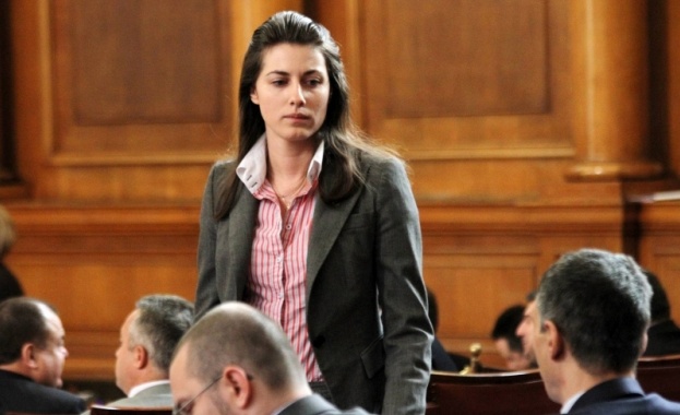 Гаджева: Ужасът на Америка е Европа тясно да сътрудничи с Русия 