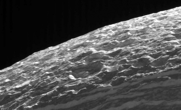 В НАСА помирисаха Титан 