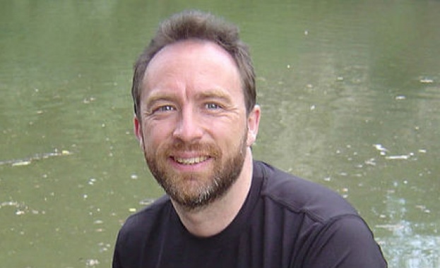 Създателят на Уикипедия защити правото на достъп до информация