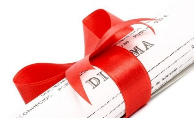 Продавачите на фалшиви дипломи били „на пазара” от 10 години