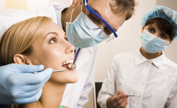 Великобритания: Отчаяно се търсят зъболекари