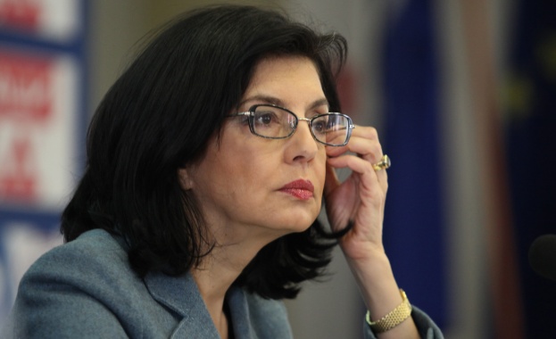 Кунева: Влизащите в политиката да бъдат проверявани за офшорни сметки