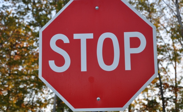 Предлагат шофьорите, които не спират на знак „Стоп”, да губят книжките си