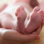 Жена роди чужди деца след лекарска грешка