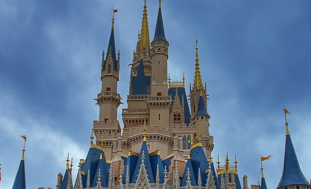 Платформата Дисни плюс подложи на цензура филма Плясък от 1984