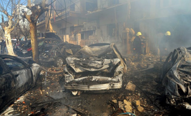 Огромна експлозия и пожар край летището в Дамаск