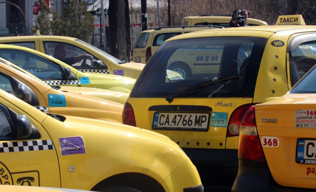 Данък от 850 лв. ще плащат таксиджиите на Столична община