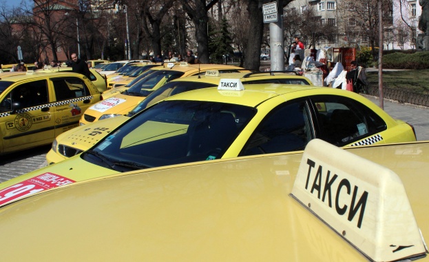 Таксиметровите шофьори подкрепиха БСП за увеличение на възрастта на такситата 