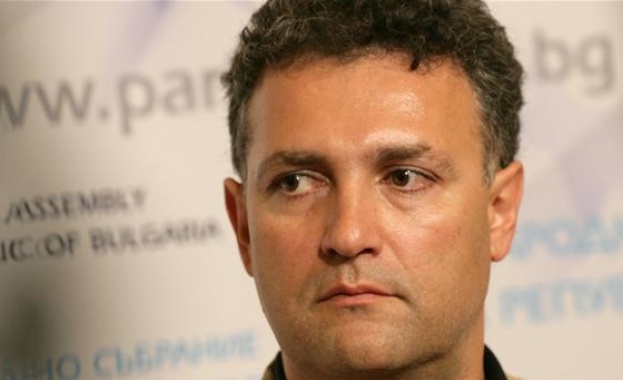 Според директора на БЕХ решението на проблема в енергетиката минава