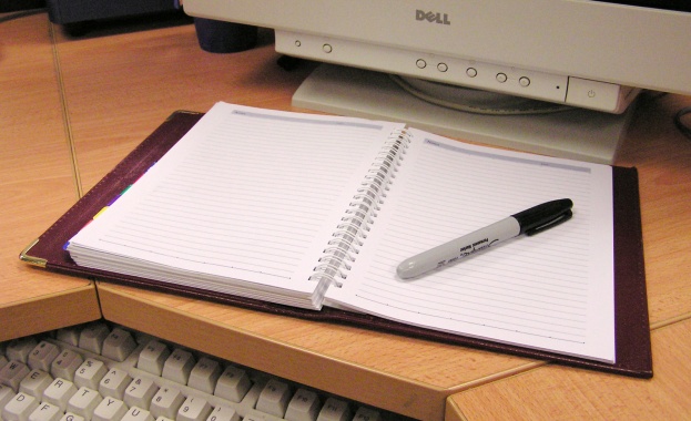 Гимназии във Варна и Добрич получиха 46 компютъра от министър Папазов 