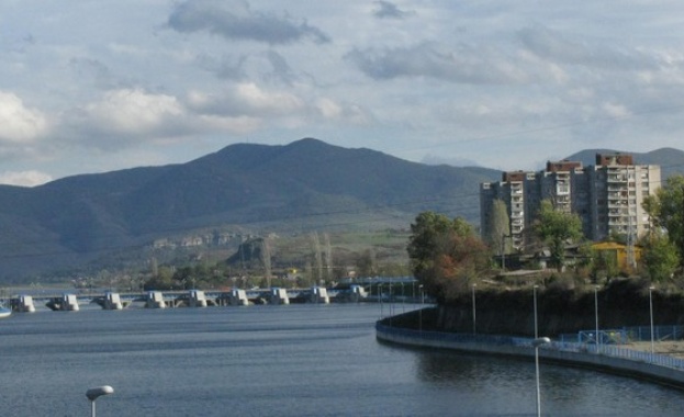 Изпускат контролирано язовир "Кърджали"