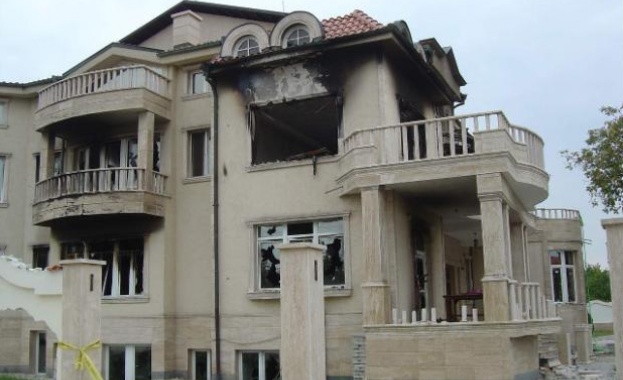 Опожарените къщи на Кирил Рашков в Катуница отиват на търг