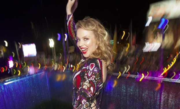 Кайли Миноуг представя новия си албум "Kiss Me Once"