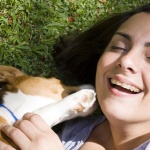 Смехът е слънцето, което...