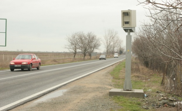 За четвърти път счупиха стационарна камера за скорост във Великотърновско Тя